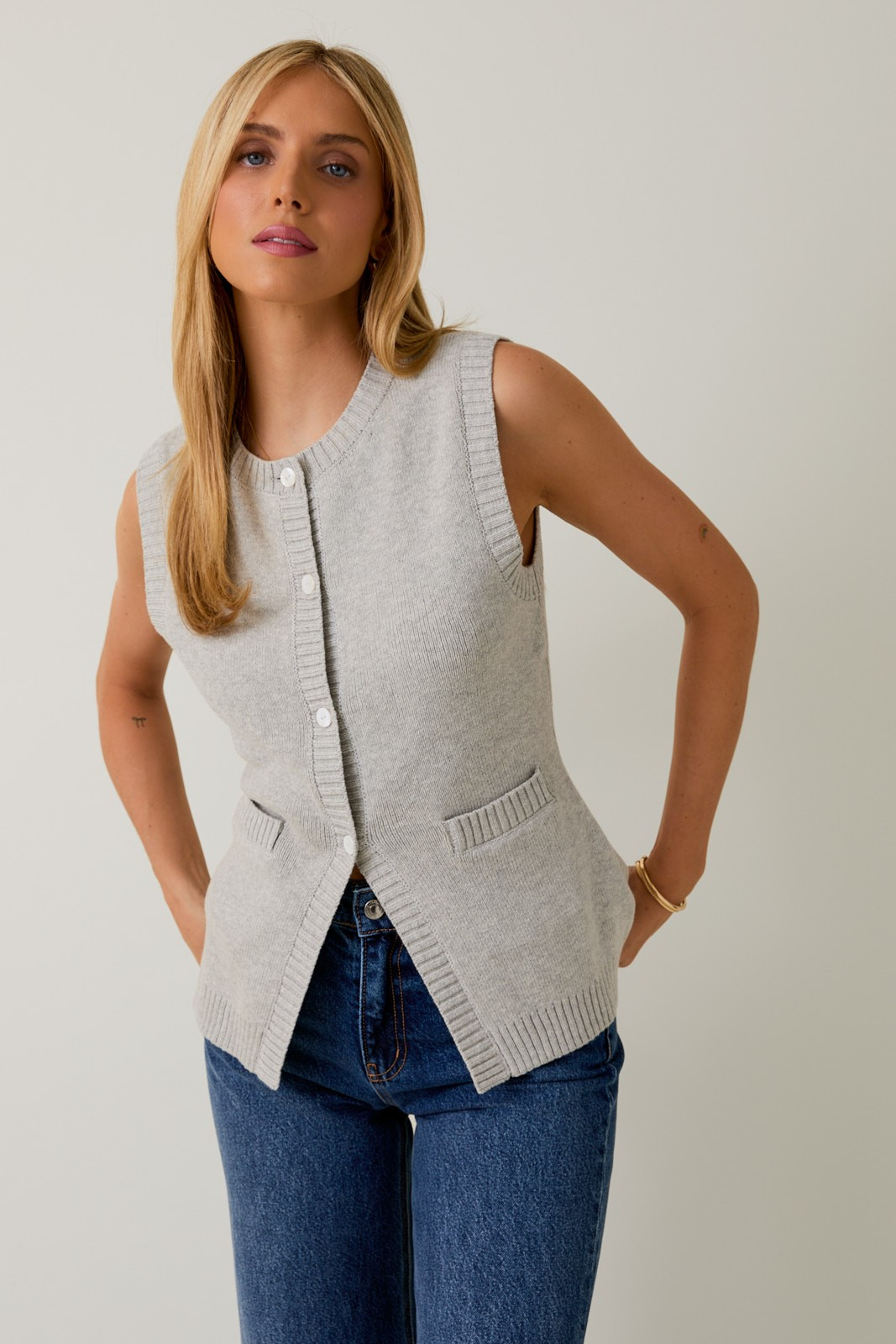 Le Lis Buttondown Vest - Heather Grey