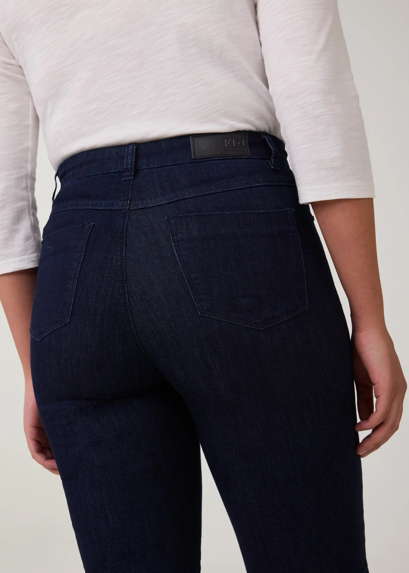FDJ Essentials Supreme Suzanne Straight - Pleasant