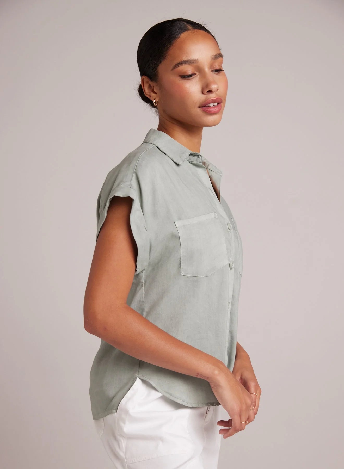 Bella Dahl 2 Pocket SS Shirt - Oasis Green Clothing - Tops - Shirts - Blouses - Blouses Top Price by Bella Dahl | Grace the Boutique