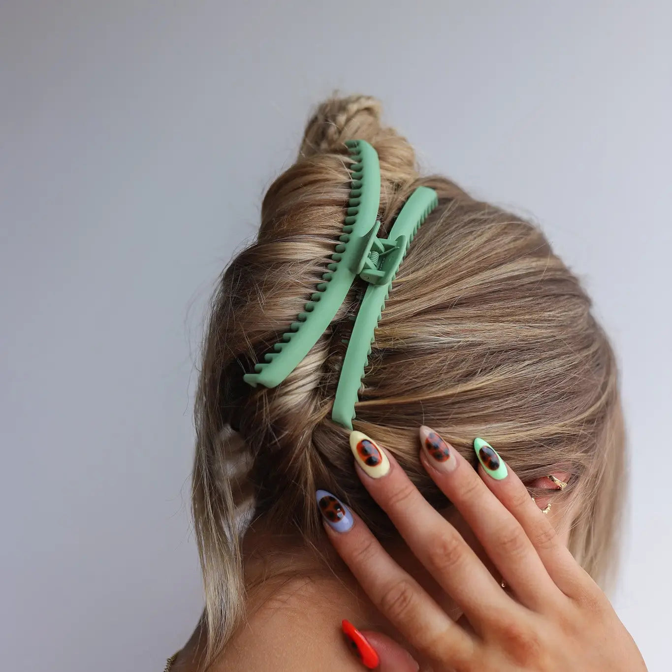 KAXI Midi Hold Everything Claw - Sage