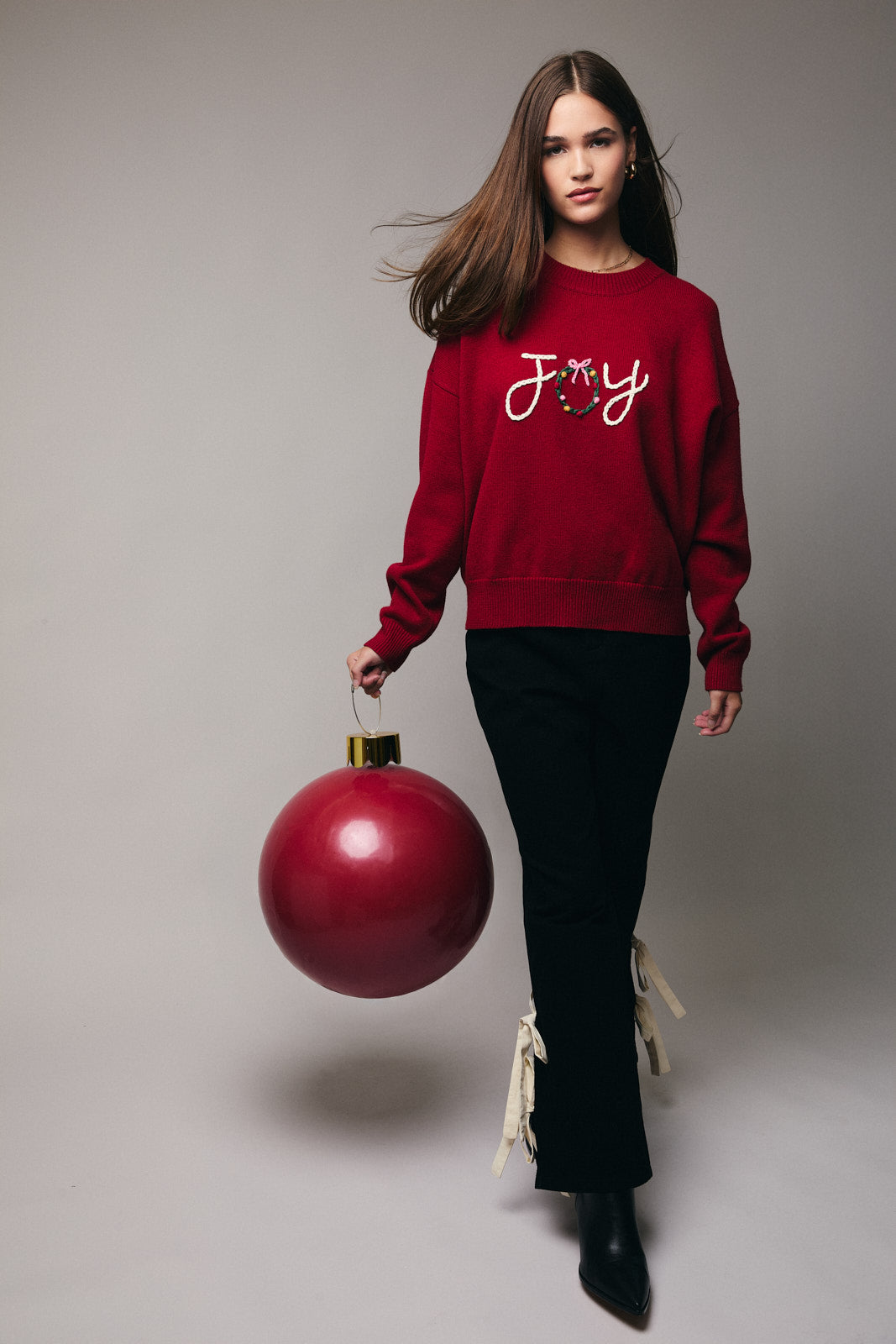 Le Lis Joy Wreath Sweater - Crimson