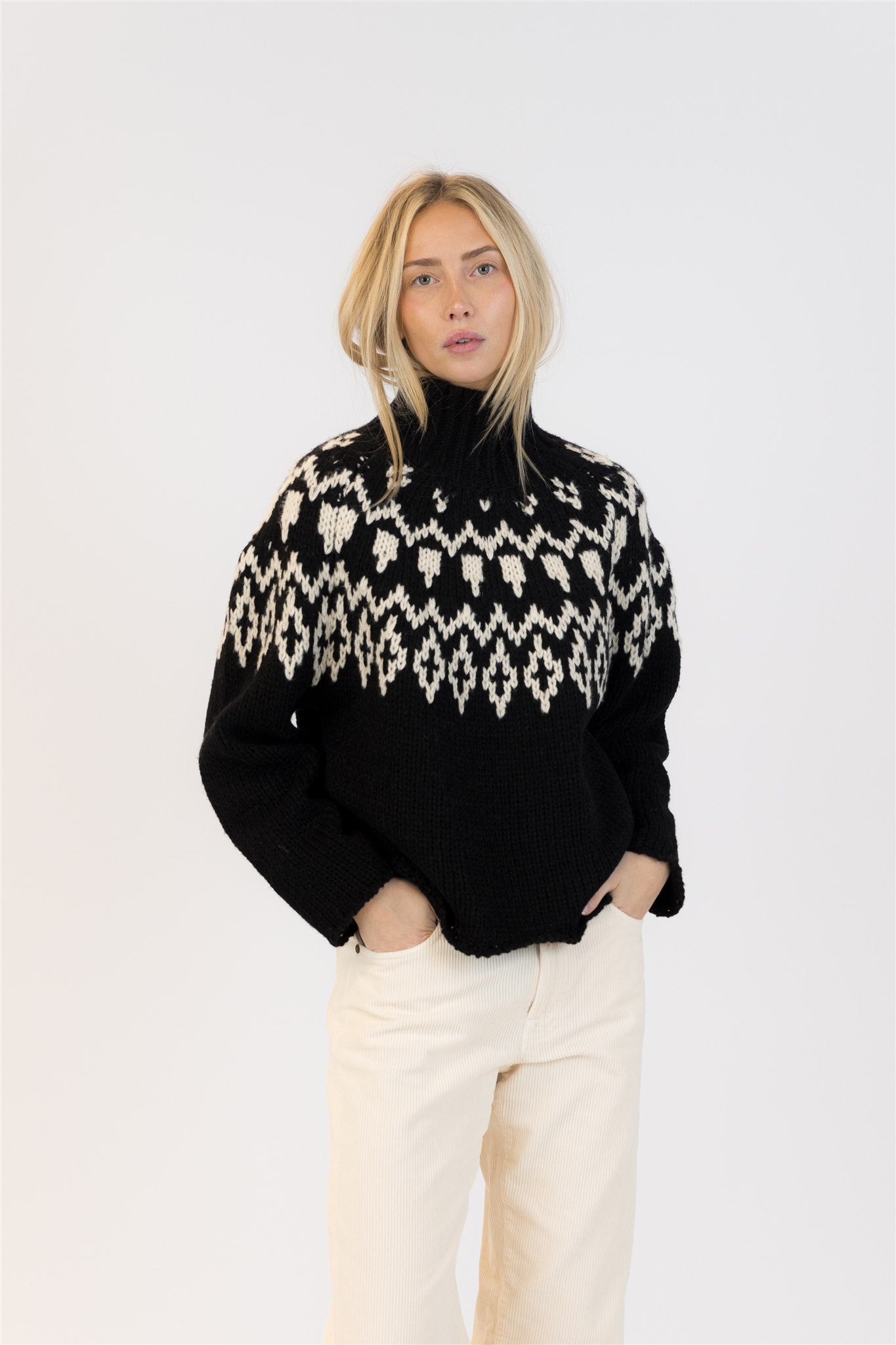 Lyla & Luxe Aggie Fairisle Pullover - Black/White