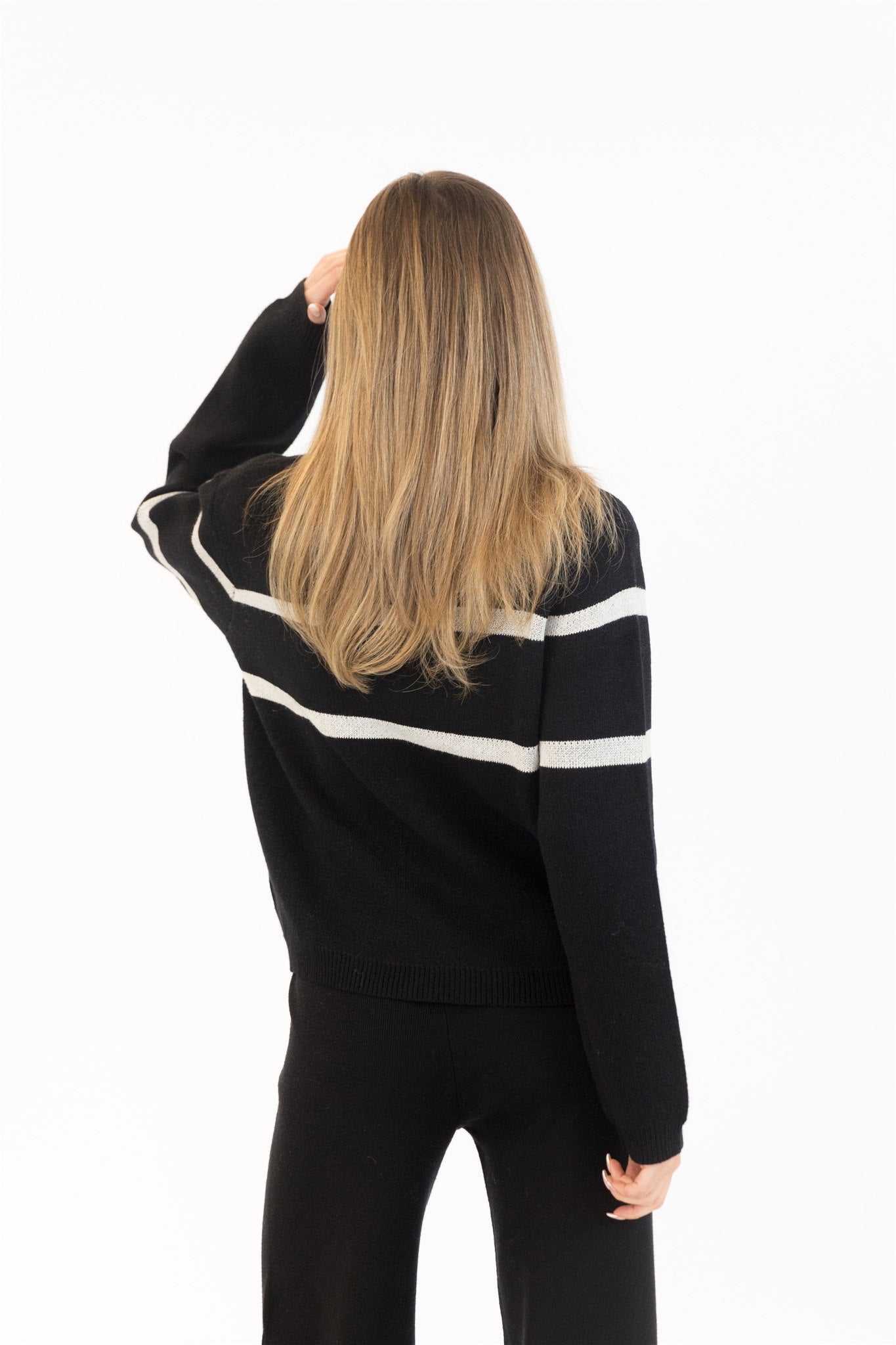 Lyla & Luxe Brixton Pullover - Black