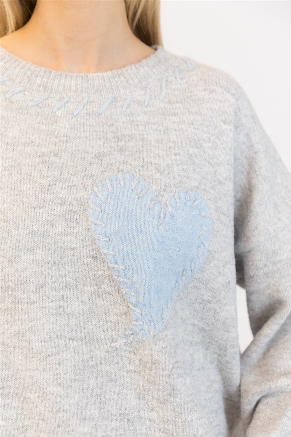 Lyla & Luxe Eco Heart Pullover - Light Grey/Blue