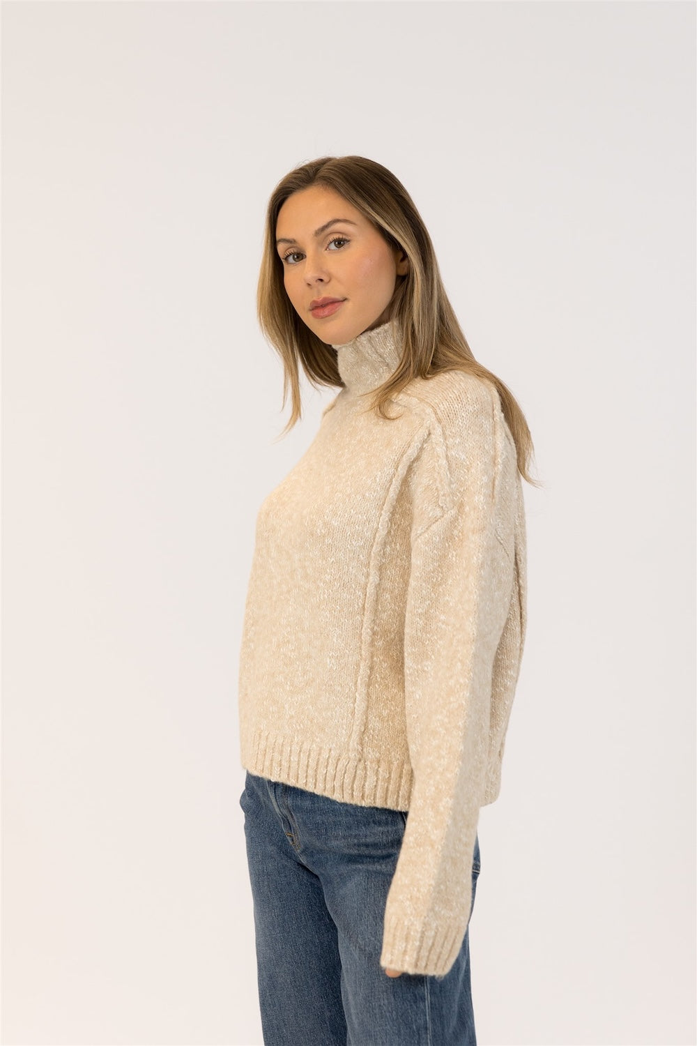 Lyla & Luxe Nellie Mockneck - Beige