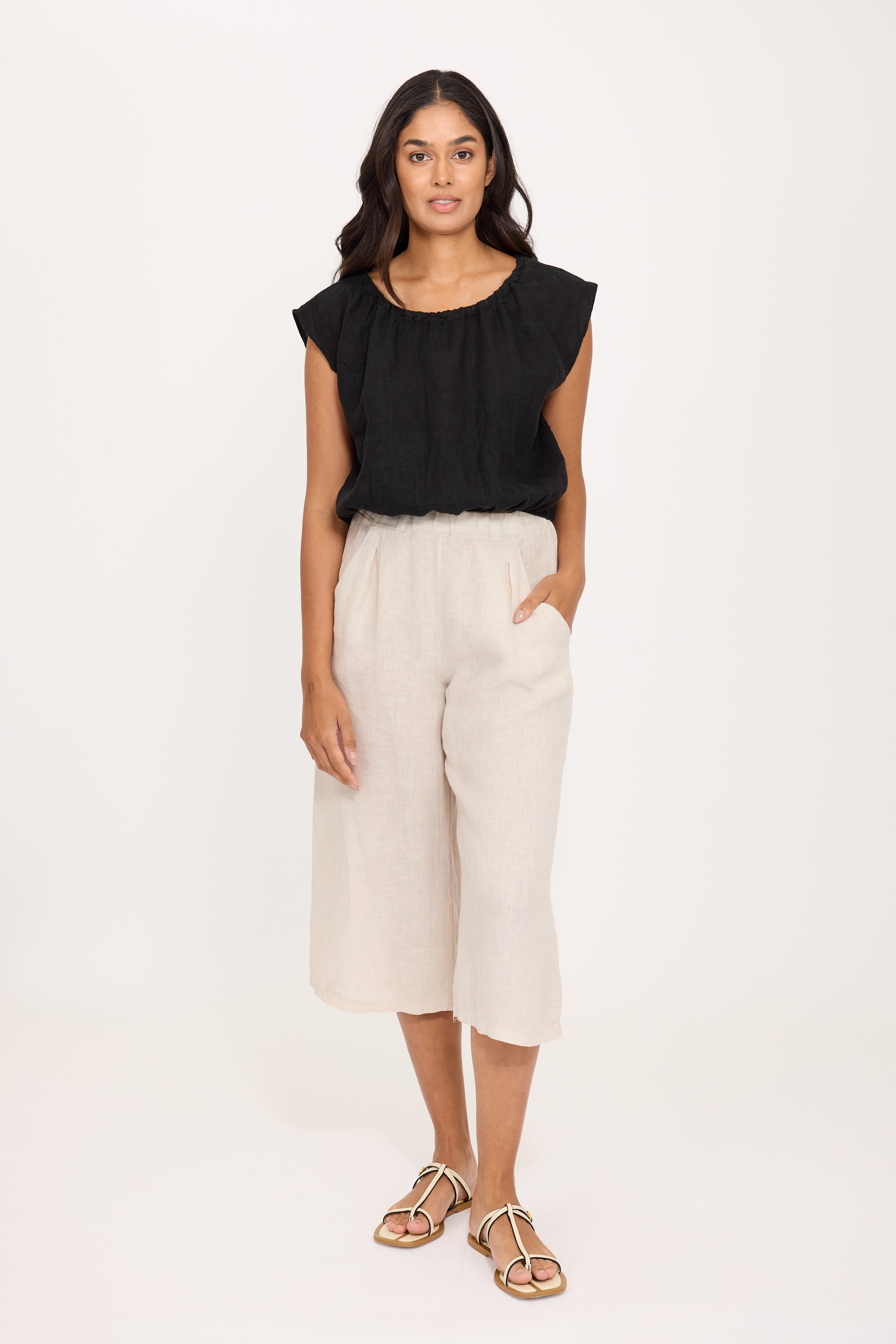 Pistache Cropped Elastic Bottom Linen Top - Black