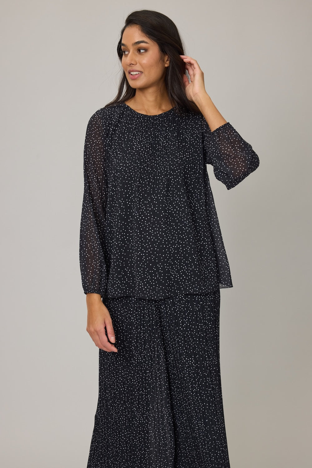 Pistache Georgette Plisse Blouse - Black/Dot