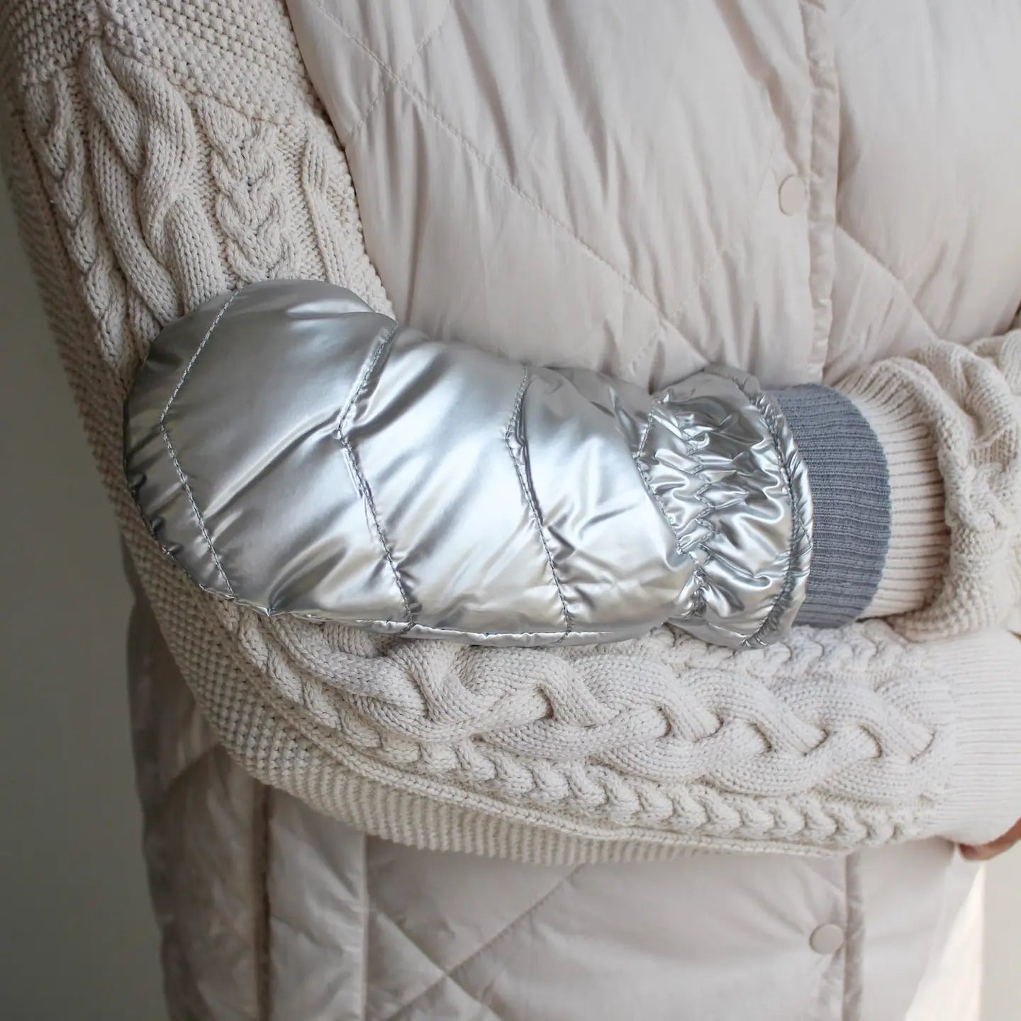 La-a SOLE Puffer Mittens - Silver