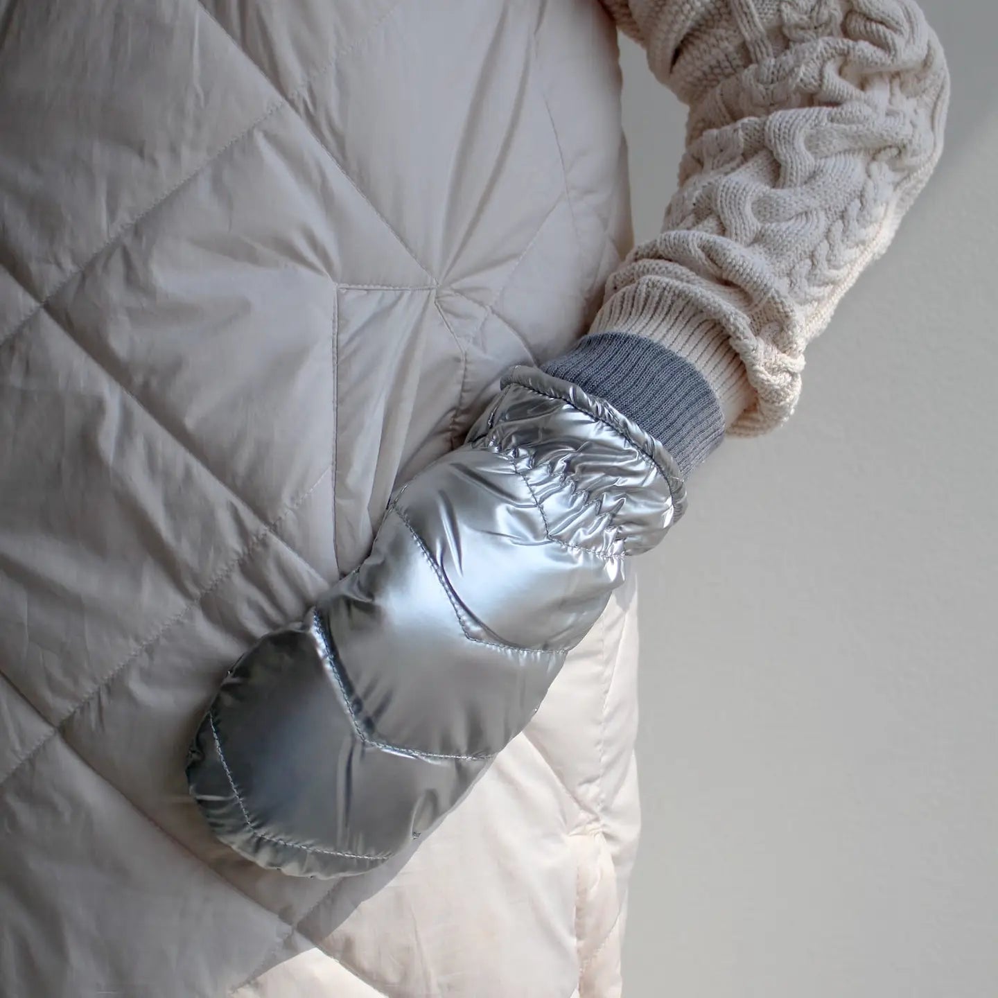 La-a SOLE Puffer Mittens - Silver