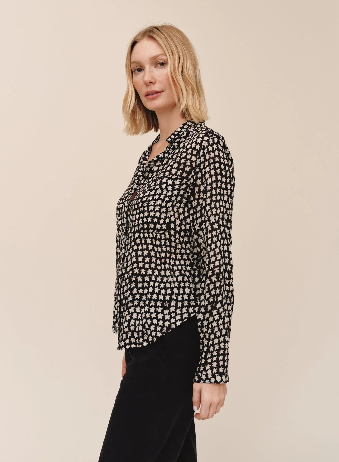 Bella Dahl Sketched Stars Button Down - Black