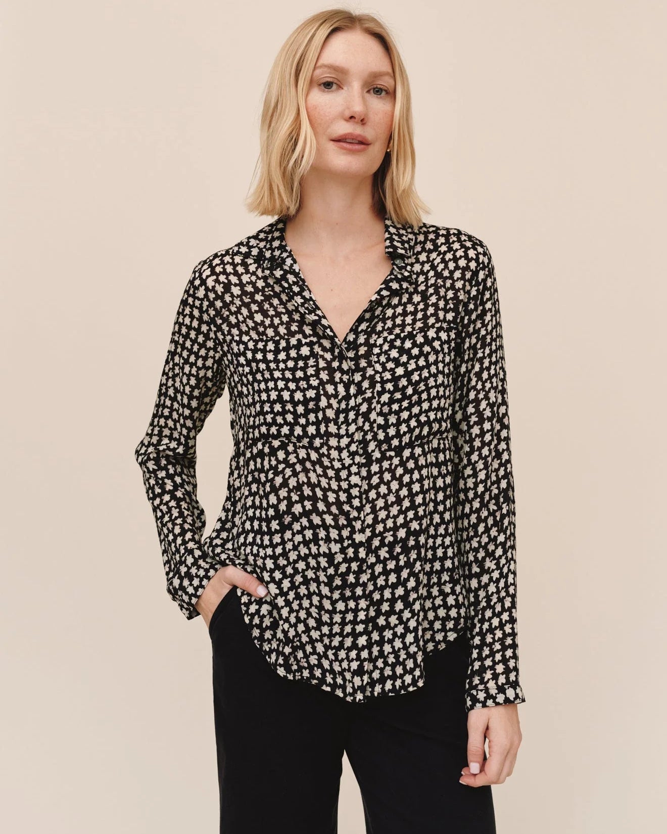 Bella Dahl Sketched Stars Button Down - Black
