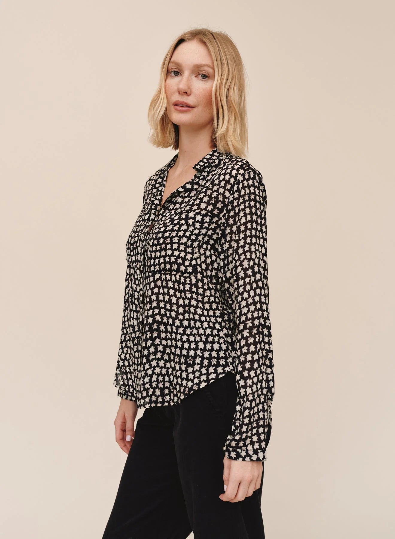 Bella Dahl Sketched Stars Button Down - Black