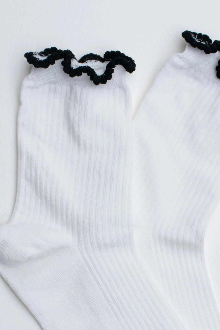 Tiepology Ruffle Edge Socks - White/Black