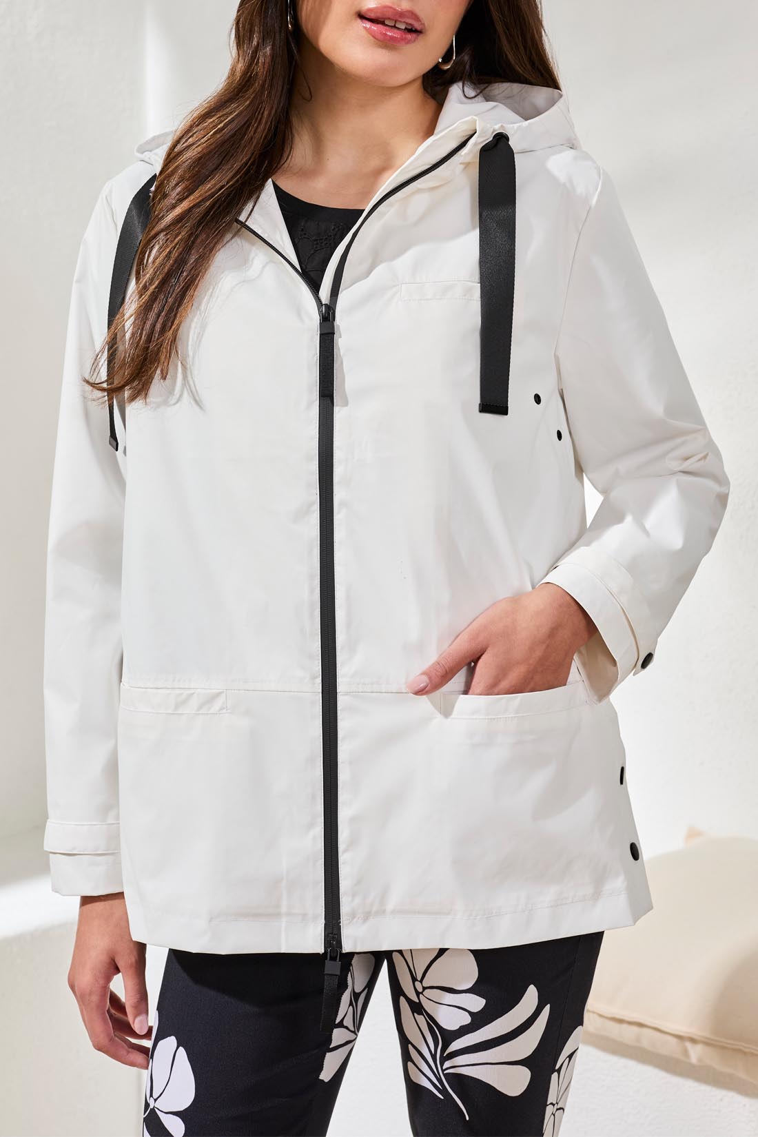 Tribal Daisy Zip Rain Coat - White